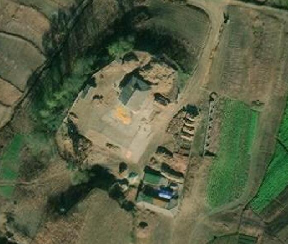 File:Landuse farmyard bis - near to Kowon, North Korea, Maxar.png