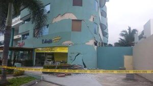 Damaged building ecuador.jpg
