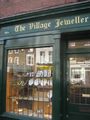 Obchod v Anglii nazvaný "The Village Jeweller"