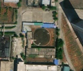 1/5 Réservoir couvert (man_made=reservoir_covered) de forme ronde, au milieu d'une zone urbaine dense, à Pyongyang (imagerie satellite Maxar).