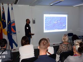 Präsentation über die geologische Situation der Azoren und die Arbeitsweise des SRPCBA