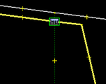Правильно: ворота на перетині стежки (зелені крапки) і стіни (жовта).