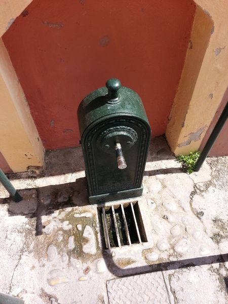 File:Water tap in Frejus.jpg
