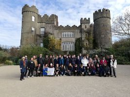Erasmus+-Team vor Malahide Castle ]