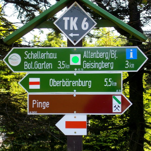 File:2014 Altenberg Wanderwegweiser am Galgenteich 2.jpg